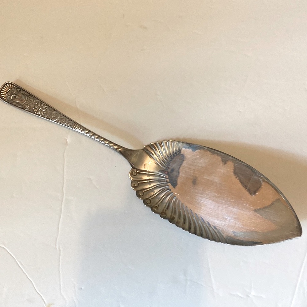 Assyrian Head by 1847 Rogers Silverplate Plate Fish Server Bright-Cut 11 1/4"